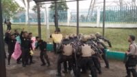 Danramil 07/Limo hadiri kegiatan Pelatihan simulasi penanganan huru hara dan penjinakan Bom di PT.PLN ( persero ) UPT GANDUL.