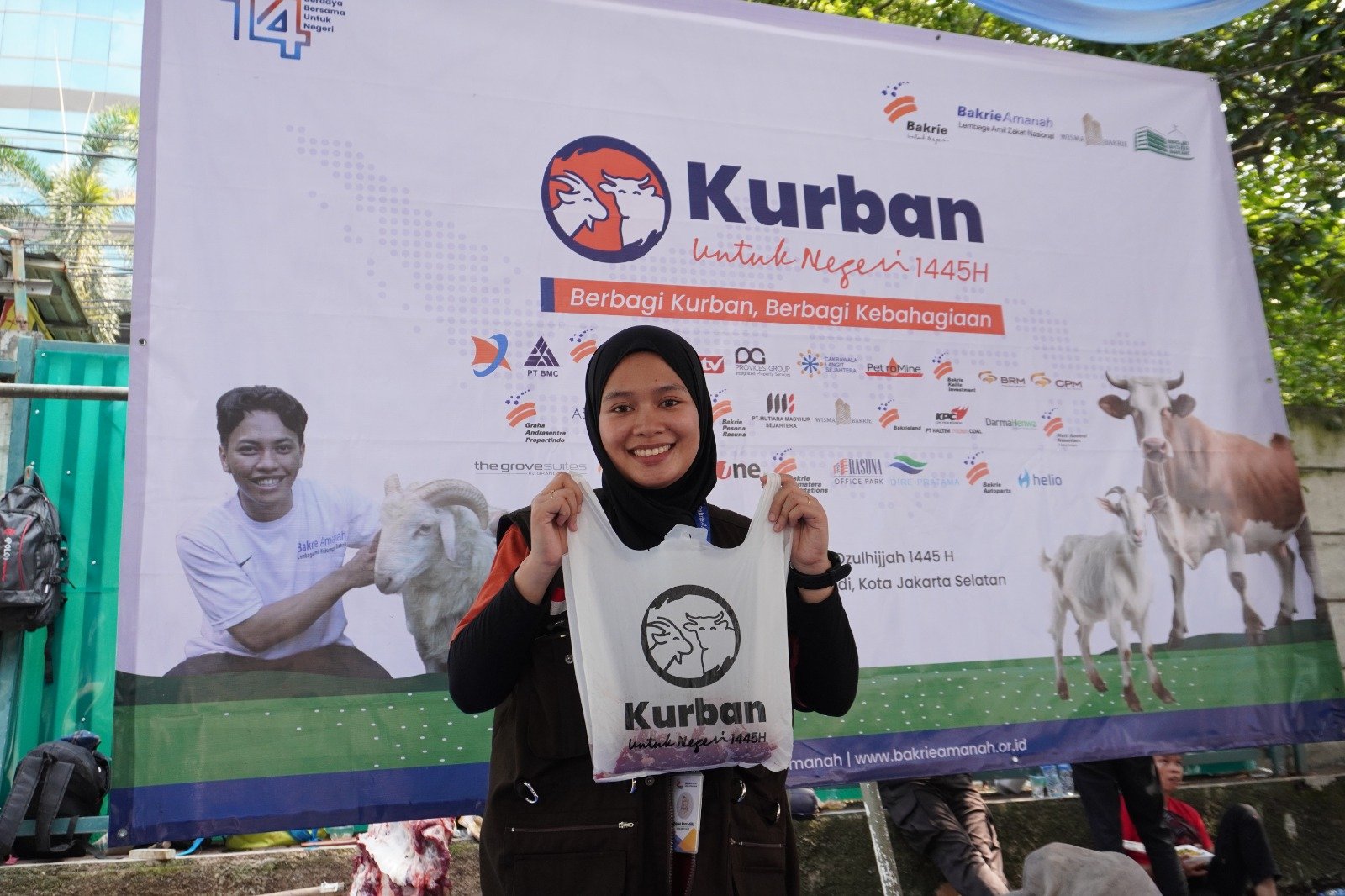 Bakrie Group melalui Bakrie Amanah Salurkan 157 Hewan Kurban di Hari Raya Idul Adha 1445 H