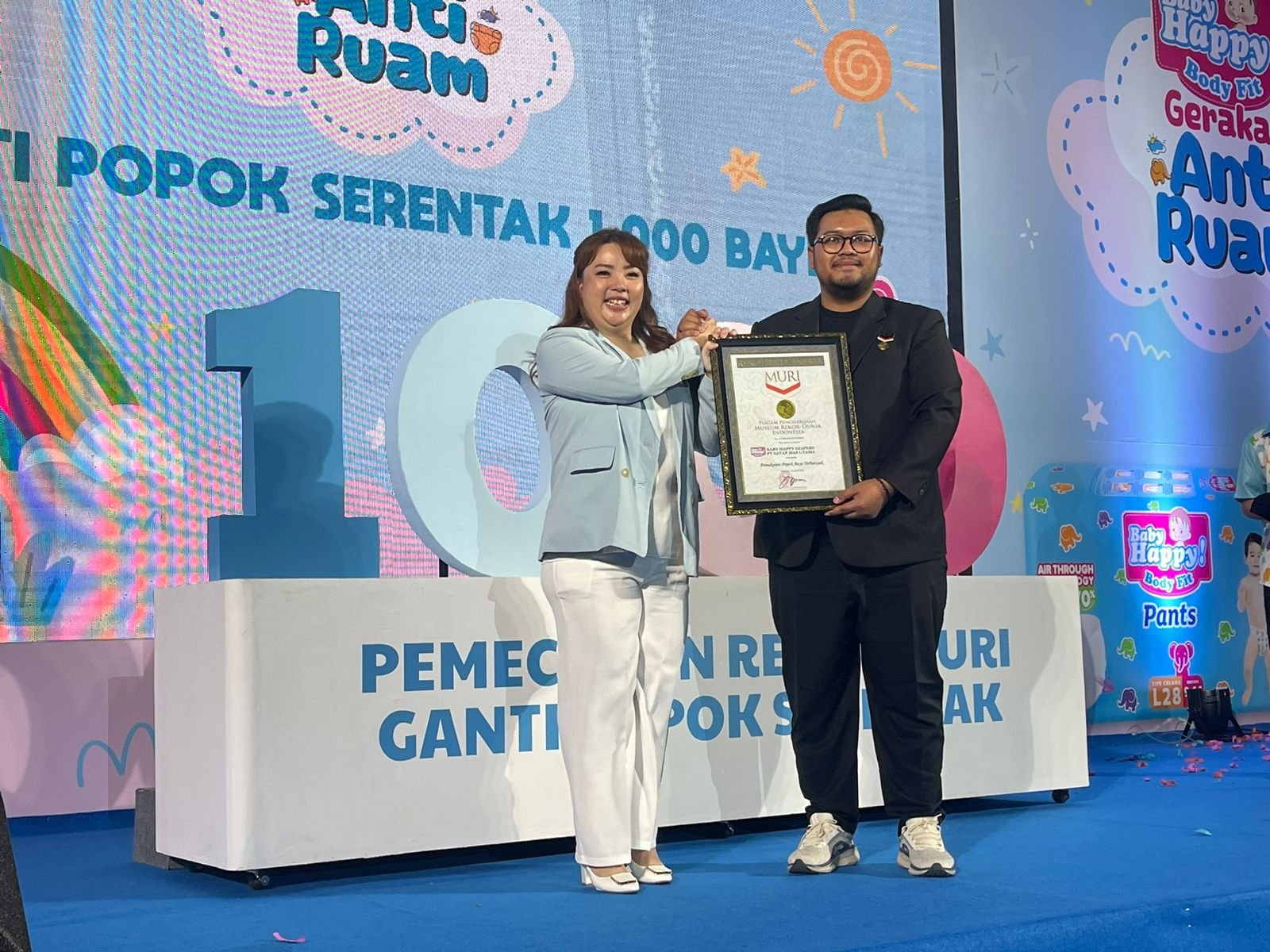 Ikut Rayakan HAN 2024, Samuel Zyngwyn dan Franda saksikan 1.000 Bayi Ganti Popok Serentak Pecahkan Rekor Muri