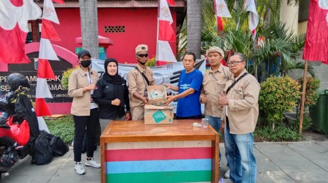 Dukung Kegiatan Sosial, Pokjawarkotu Serahkan Hasil Jumat Berkah ke Mushola Al-Barokah