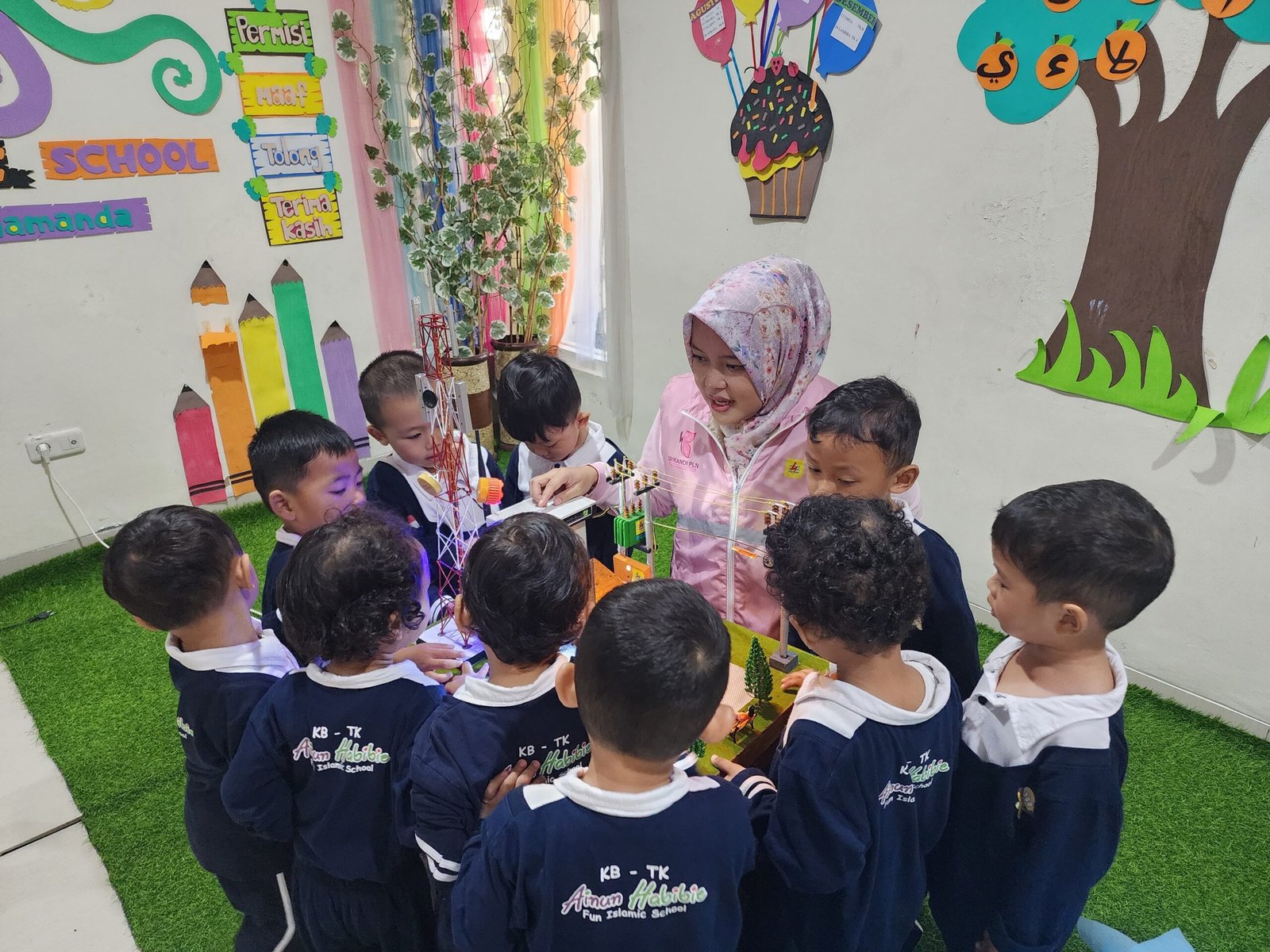 Srikandi PLN Berikan Edukasi Kelistrikan sebagai Dukungan Pendidikan Anak Usia Dini di Semarang