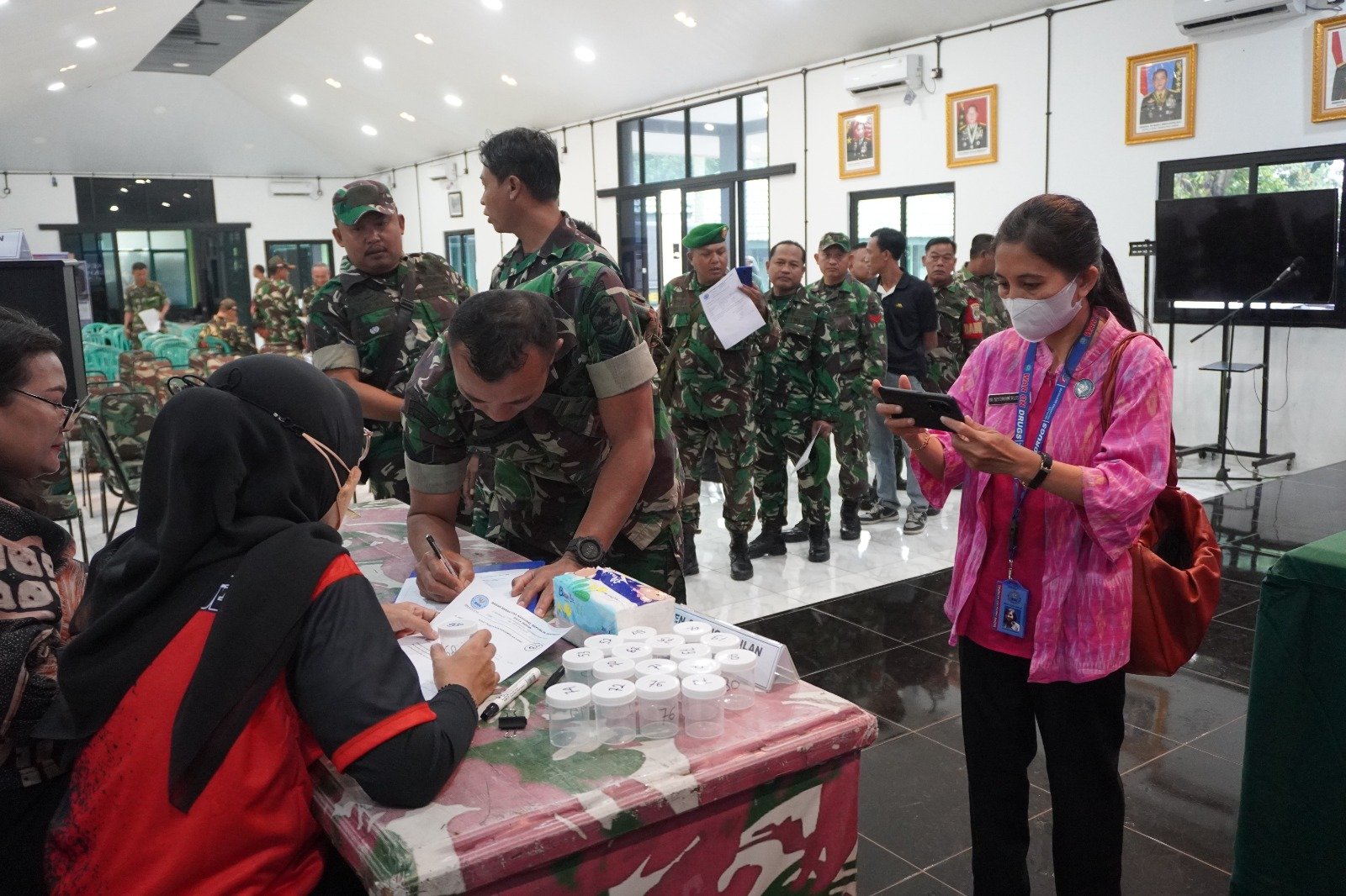 Cegah Penyalahgunaan Narkoba, 135 Anggota dan PNS Kodim 0508/Depok Mengikuti Tes Urin