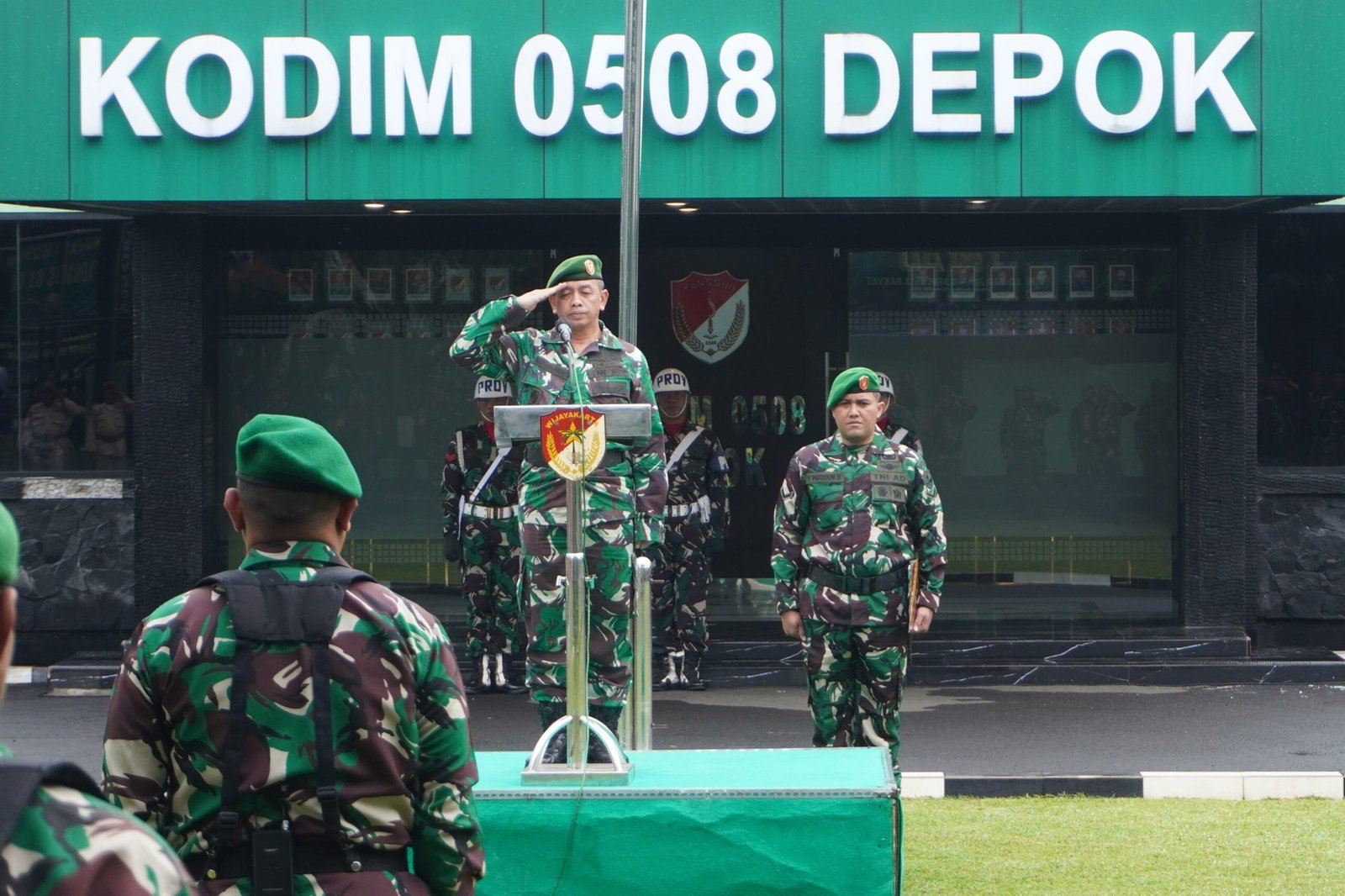 Kodim 0508/Depok Gelar Upacara 17-an, Kasdim Bacakan Amanat Pangdam Jaya