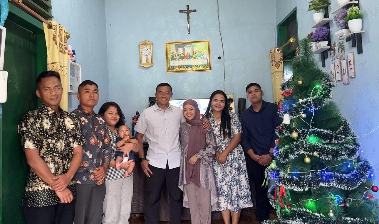 Beri Kejutan Pada Perayaan Natal 2024, Danyonif 330 Beserta Ibu Kunjungi Rumah Prajurit Umat Kristiani