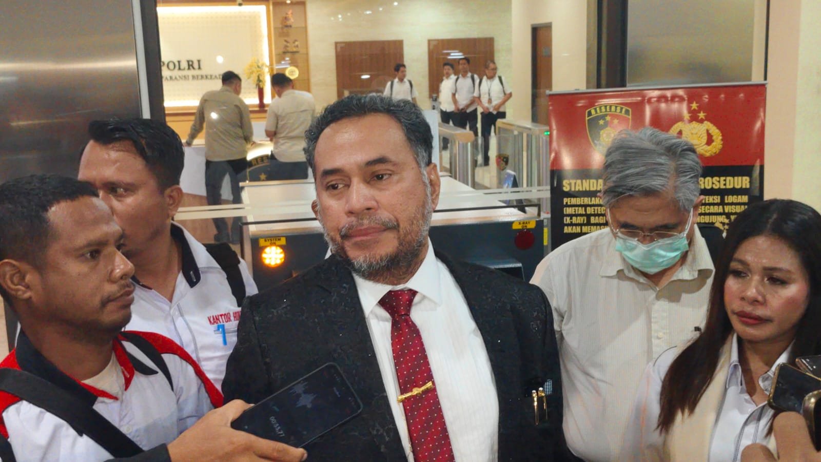 Pengacara Erles Rareral Laporkan Tindak Pidana Pengrusakan Tempat Ibadah ke Mabes Polri