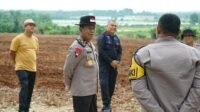 Komandan Pasukan Pelopor Korbrimob Polri Lakukan Pengecekan Lahan Persiapan Penanaman Jagung Serentak di Purwakarta