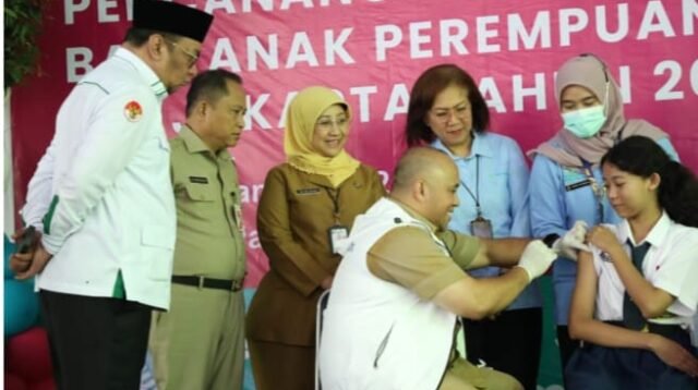 Pemprov DKI Jakarta Imunisasi Kejar HPV di SMP N 141 Jakarta