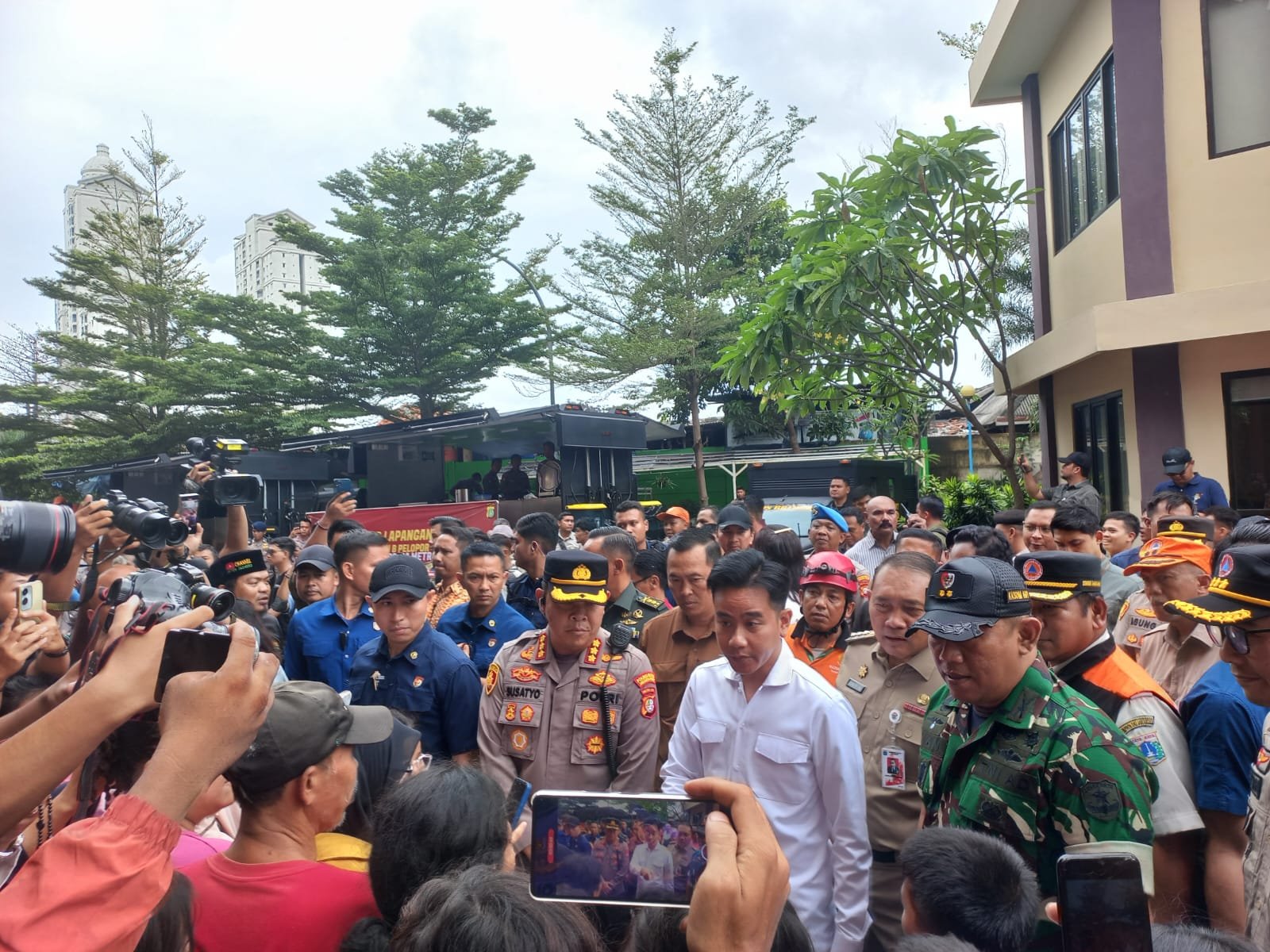 Kasdim 0501/JP Tinjau Kerusakan dan Dukung Warga Terdampak Kebakaran