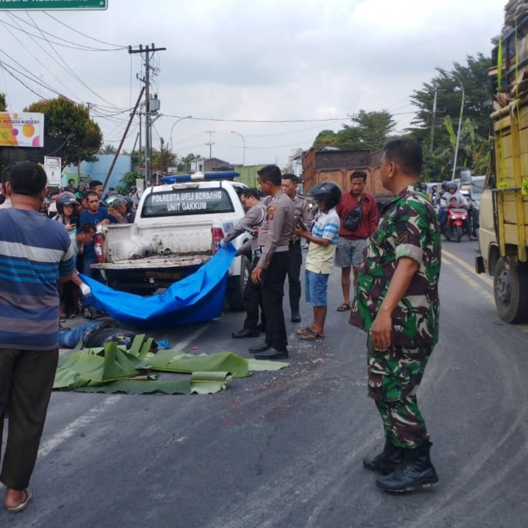 Sepeda Motor Oleng, Anggota TNI Tewas Digilas Kontainer di Tanjung Morawa