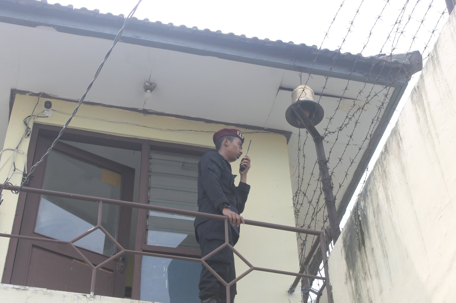 Waspada Siaga, Kepala KPR Rutan Bangil Kontrol Brandgang dan Pos Menara Atas