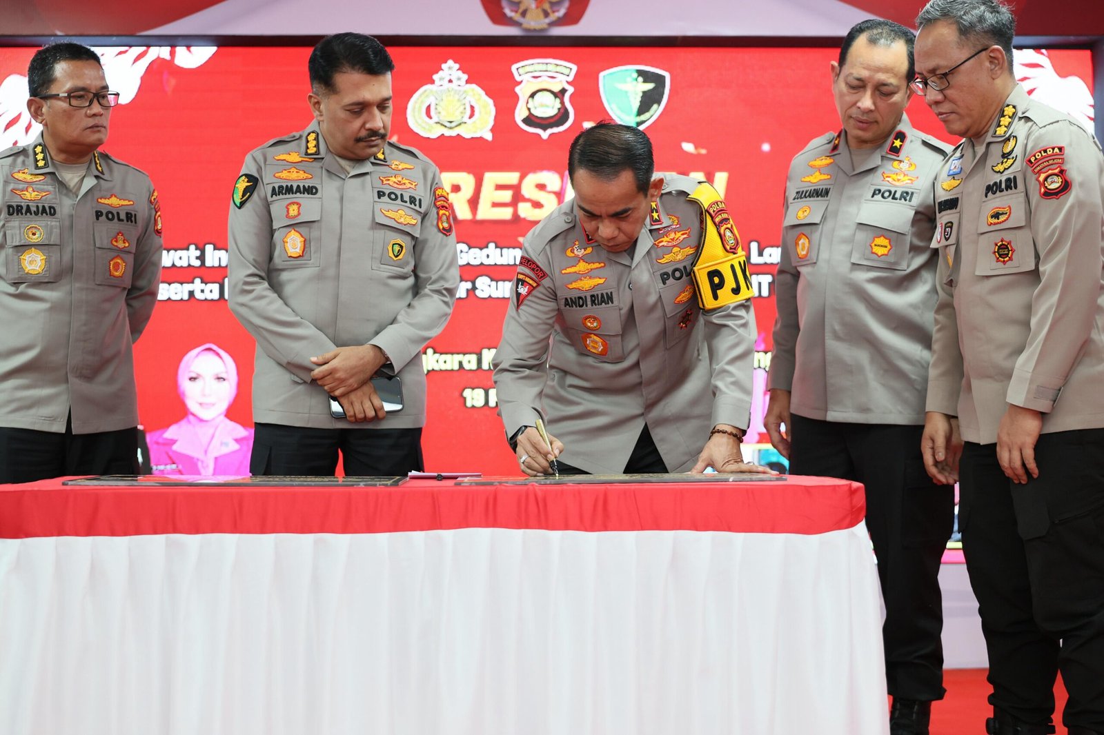 https://radarjakarta.id/2025/02/20/brimob-polda-sumsel-dukung-peresmian-ruang-rawat-inap-dan-bakti-kesehatan-di-rs-bhayangkara-palembang/