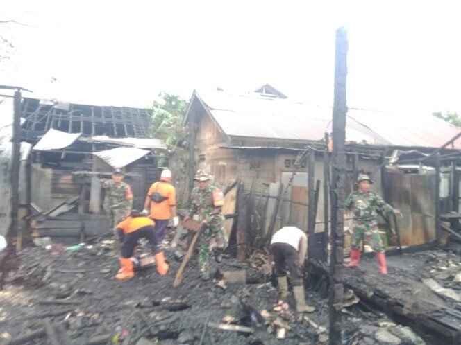 Solidaritas TNI-Polri dan DLH HST Percepat Pemulihan Pasca-Kebakaran di Barabai Darat
