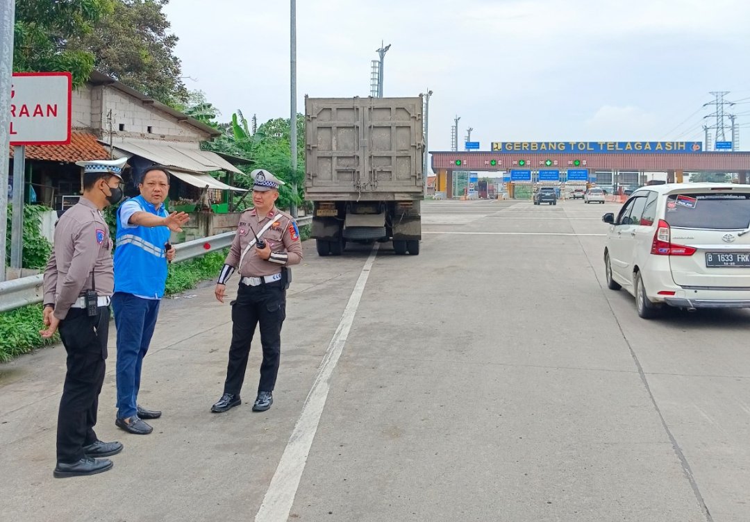 PT CTP Tollways dan Polrestro Kabupaten Bekasi Gelar Razia Parkir Liar di Jalan Tol Cibitung - Cilincing