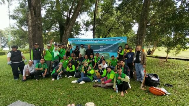 Peringati Hari Sampah Dengan Sebar Ikan Benih di Situ Patinggi