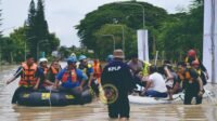 Banjir Bekasi Meluas, Quick Respon Tim Pangkalan KPLP Tanjung Priok, Ditjen Hubla Kemenhub, Gerak Cepat Evakuasi Warga di Kemang Pratama Jati Asih Bekasi