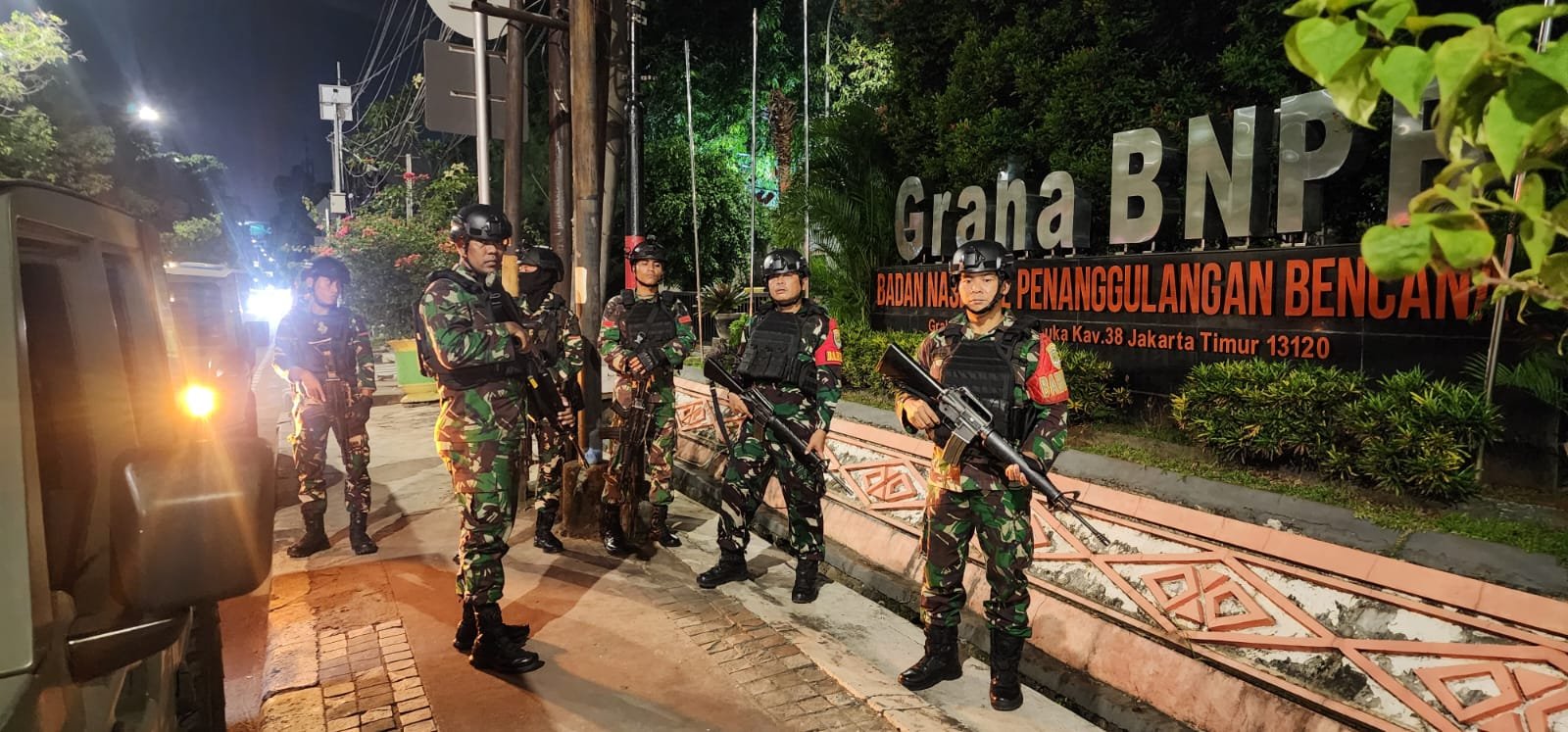 Cegah Tawuran Warga, Koramil 02/Matraman Melaksanakan Patroli Keamanan