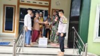 Babinsa Koramil 22/Tarutung dan Bhabinkamtibmas Polsek Sipoholon Kolaborasi Berbagi Takjil