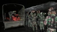 Aksi Cepat Tanggap Yonif 330 Kostrad, Bantu Penanggulangan Bencana Banjir di Sumedang