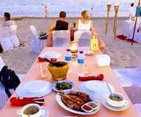 Rasakan Sensasi Makan Malam Romantis di Pantai Jimbaran bersama The Cuisine Café”
