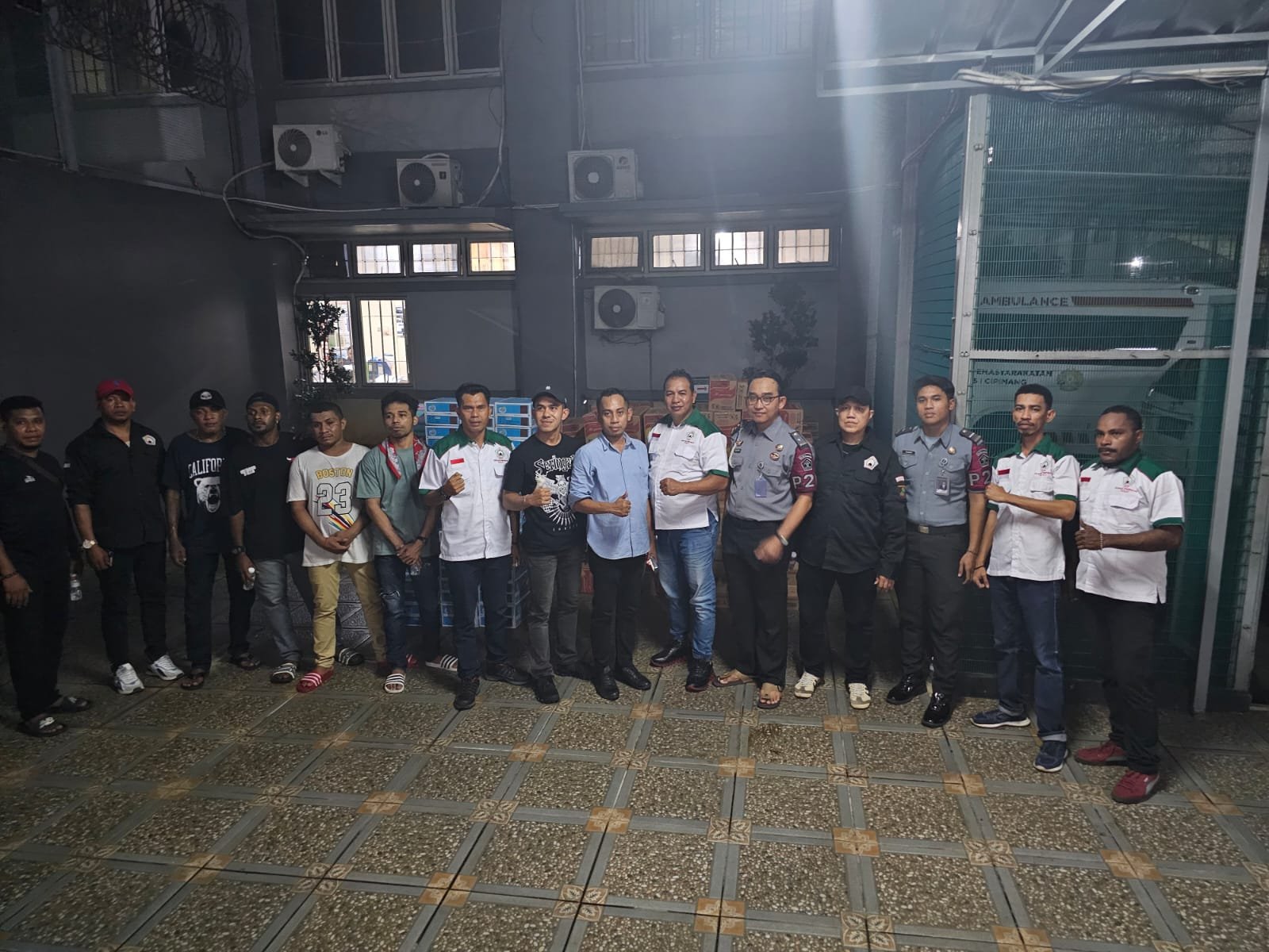 Menghidupkan Budaya Peduli: Bendum FPMM Opal Ohoitenan Salurkan Bantuan ke Lapas Kelas 1 Cipinang