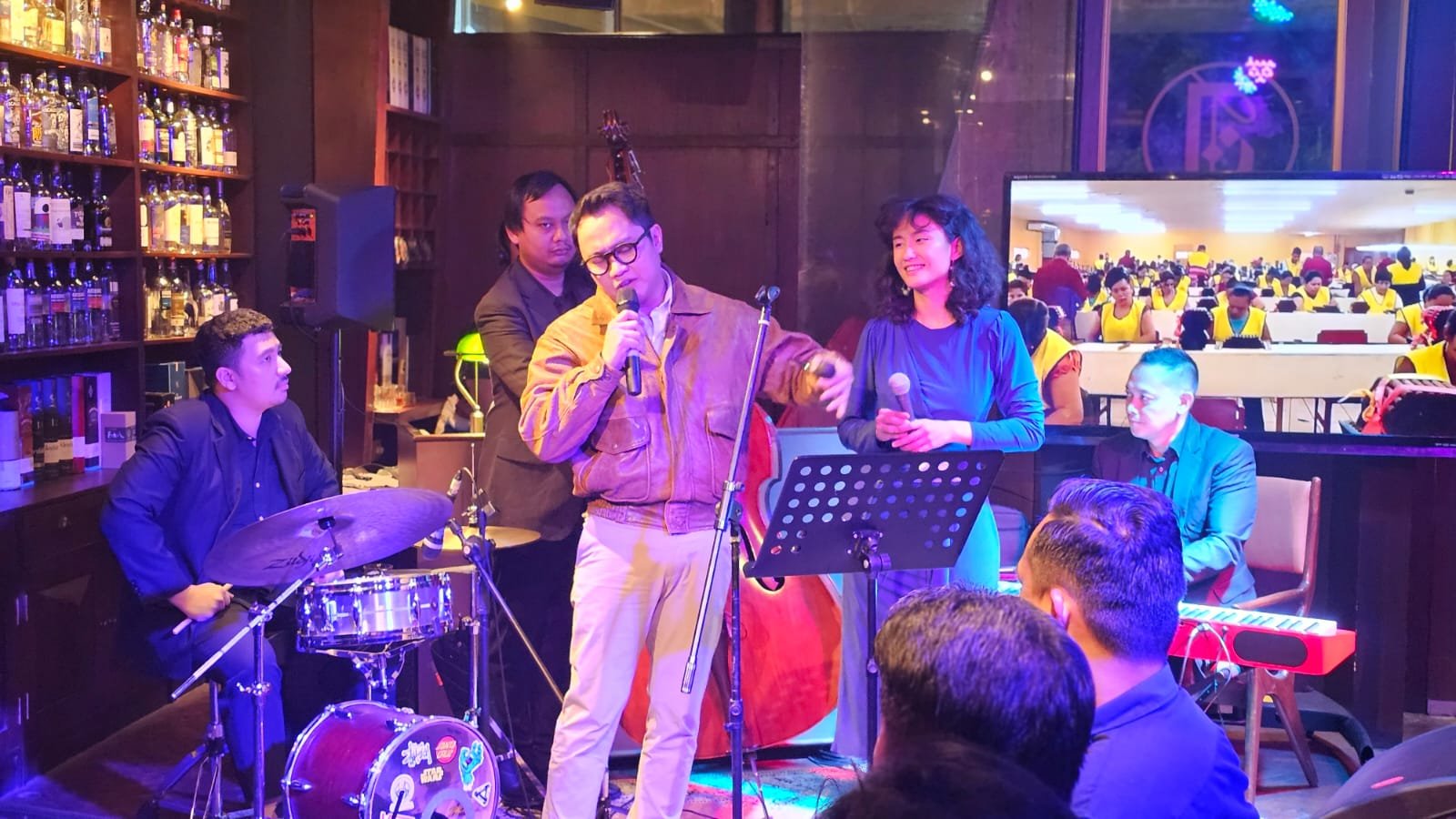 Suasana Hangat dan Syahdu, Pengurus PWI Jaya dan PWI Pusat Menikmati Alunan Jazz di Juntos Bar & Grill
