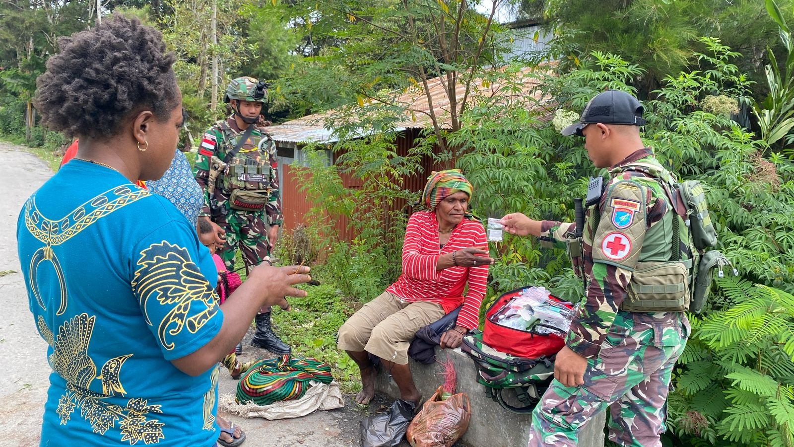 Satgas Yonif 641/Bru Pererat Hubungan dengan Warga Distrik Walesi Melalui Komunikasi Sosial
