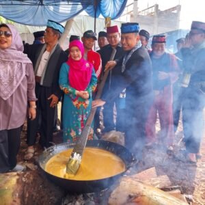 Lestarikan Tradisi, Ngaduk Dodol Bisa Jadi Calender Event