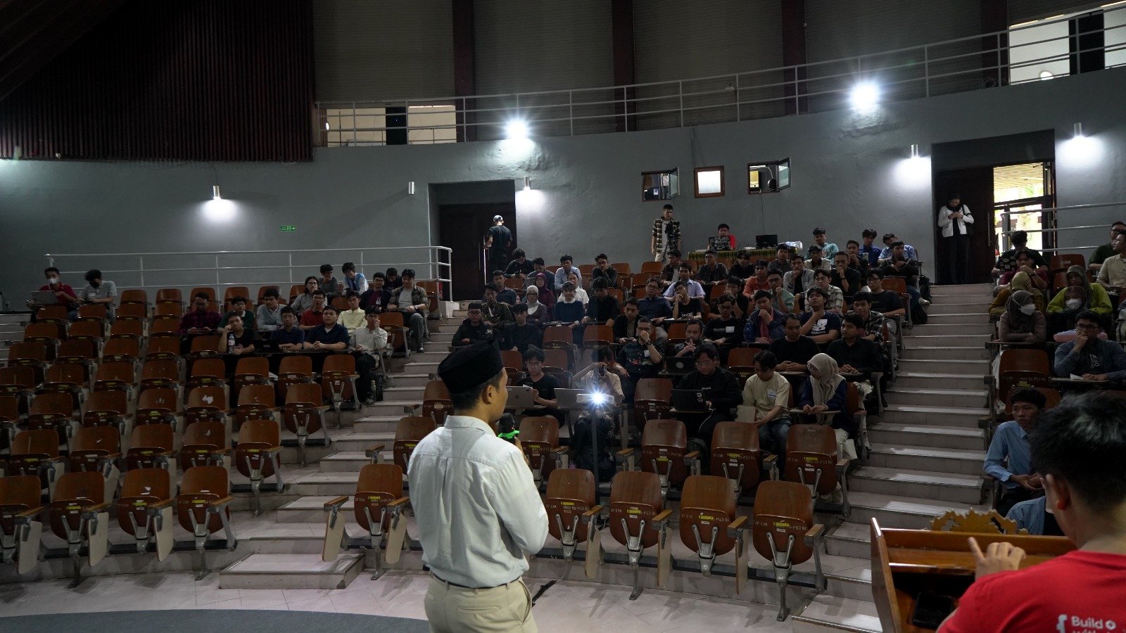 GDG Depok Hadirkan Build with AI Cloud Roadshow 2025