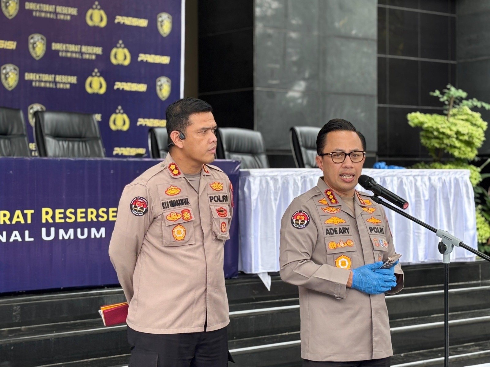 Polda Metro Jaya Tertibkan 1.493 Atribut Ormas Selama Operasi Berantas Jaya 2025