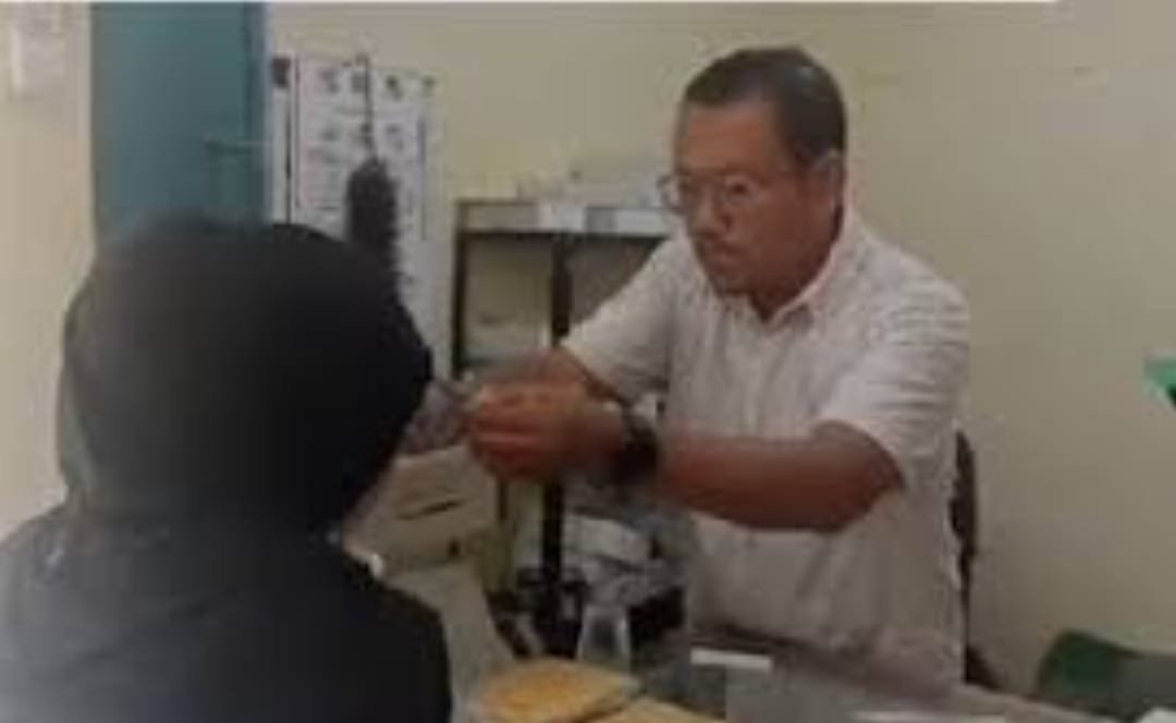 Sambut Idul Adha, Optik Sejahtera Depok Bagikan Kacamata Baca Gratis untuk Guru