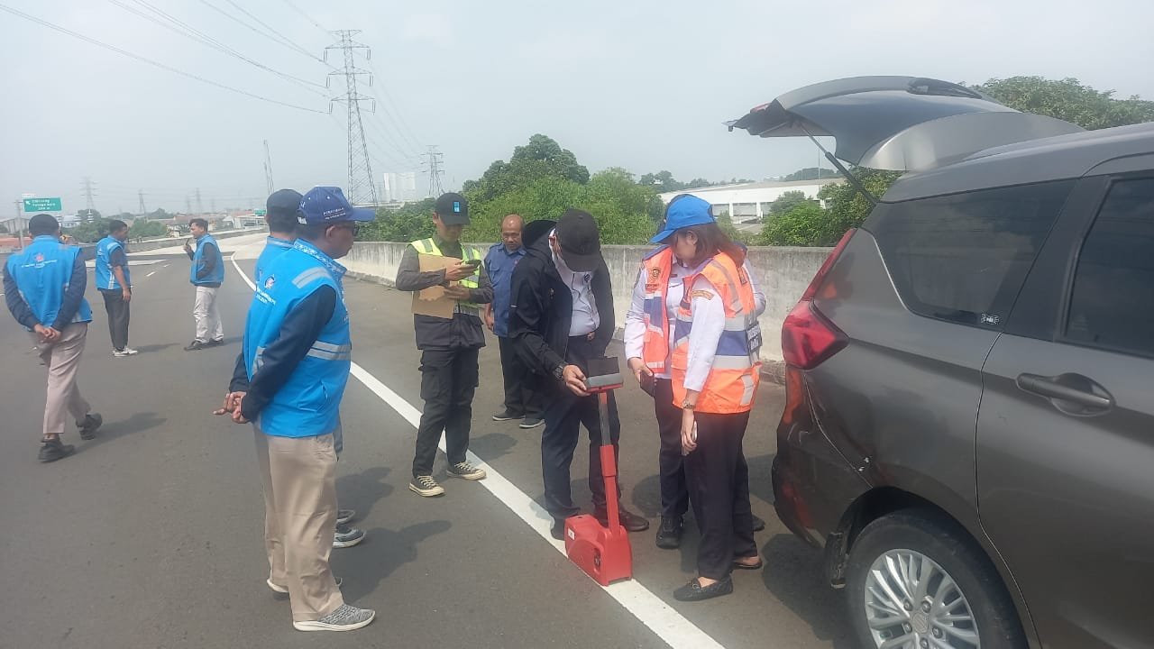 PT CTP Tollways Uji Retroreflektifitas Marka Jalan Tol
