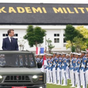 Kasad Sambut Kunjungan Presiden RI dan Presiden Prancis di Akademi Militer Magelang