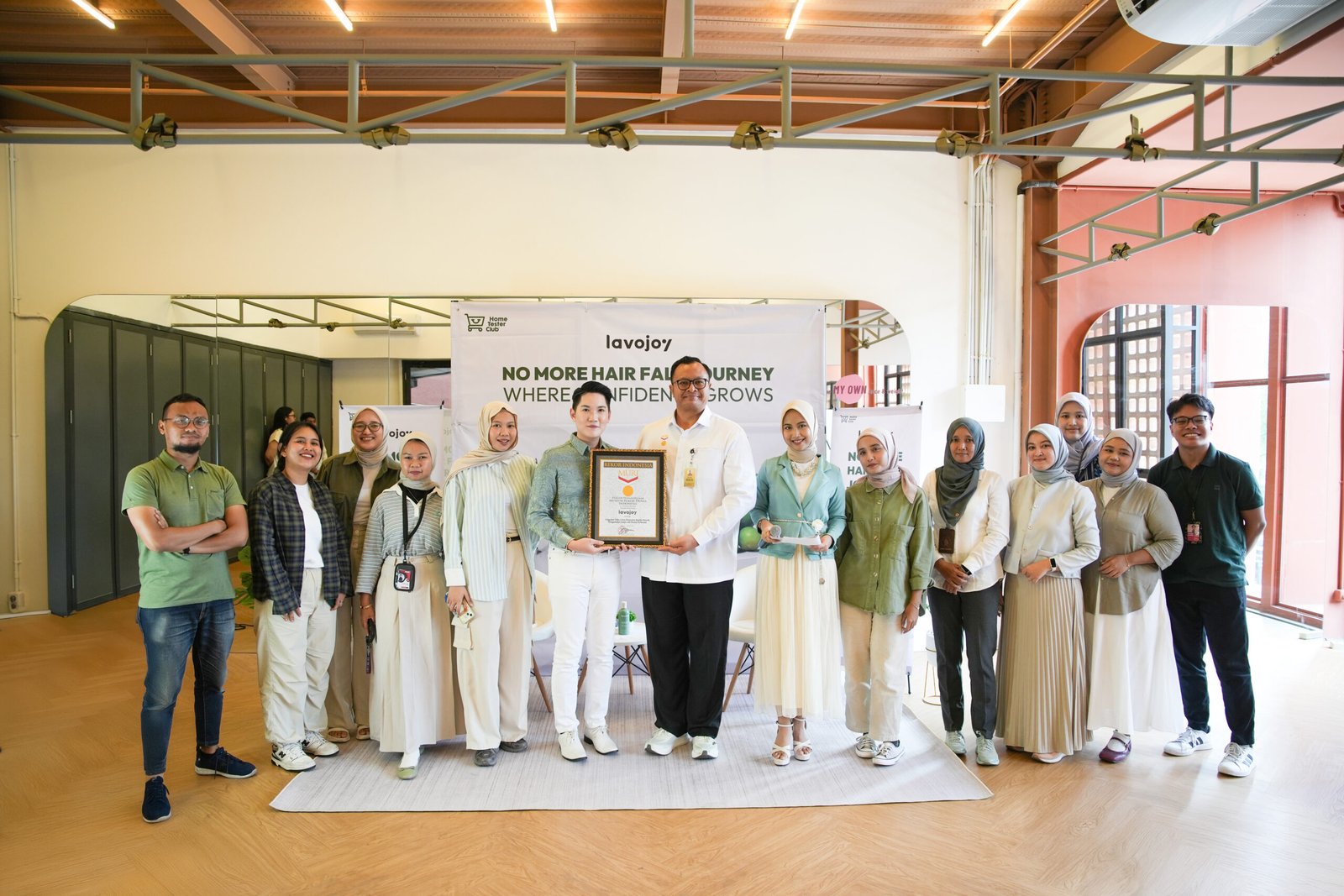 Lavojoy Cetak Sejarah dengan Rekor MURI Melalui Video Perawatan Rambut Rontok
