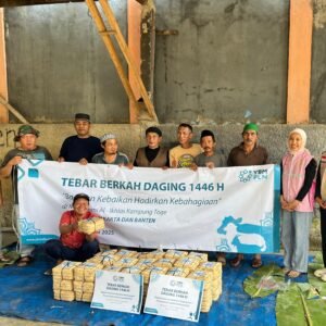 Rayakan Idul Adha 1446 H: YBM PLN Tebar Daging dan Kebahagian di Bogor