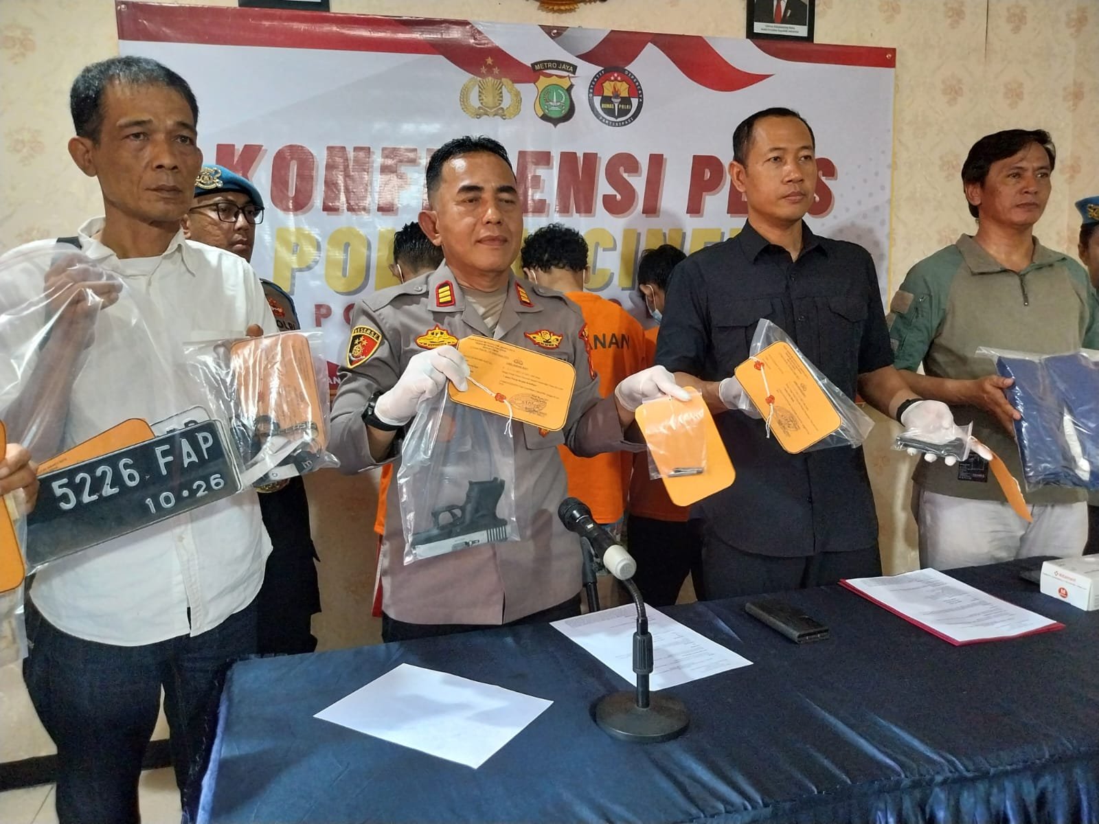 Polisi Gerebek Rumah Kontrakan, Tiga Maling Motor Bersenjata Diringkus