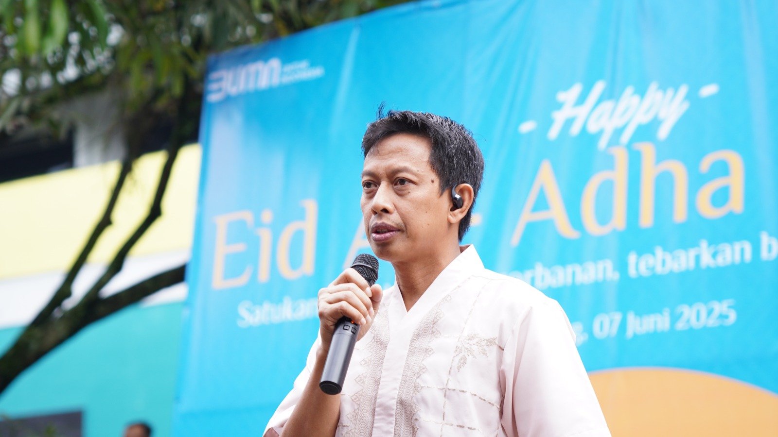 Berbagi Keberkahan Idul Adha 1446 H, PLN UIT JBT Salurkan 291 Kg Daging Hewan Kurban untuk Sesama