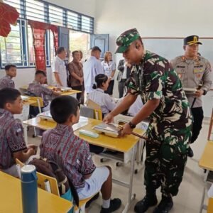 Dandim 0210/TU Letkol Kav Ronald Tampubolon Bersama Bupati Humbahas Resmikan MBG di Humbahas
