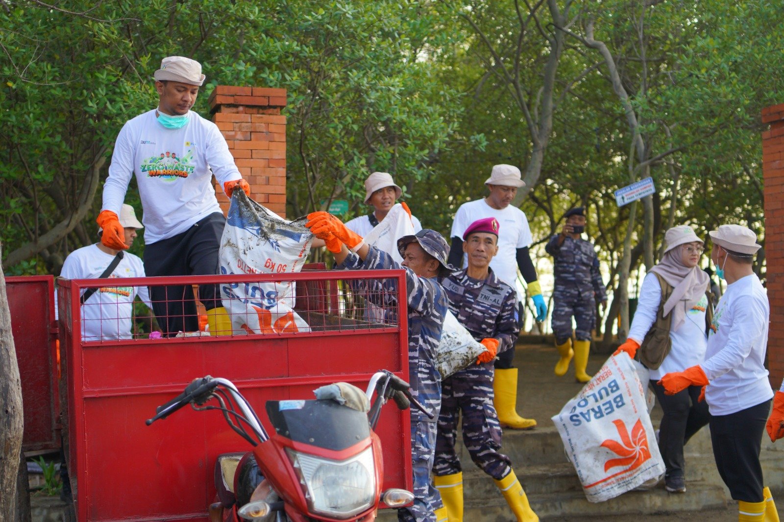 Relawan PLN Gandeng Stakeholder, Wujudkan Program Zero Waste, untuk Hentikan Polusi Plastik dalam Peringatan Hari Lingkungan Hidup Sedunia