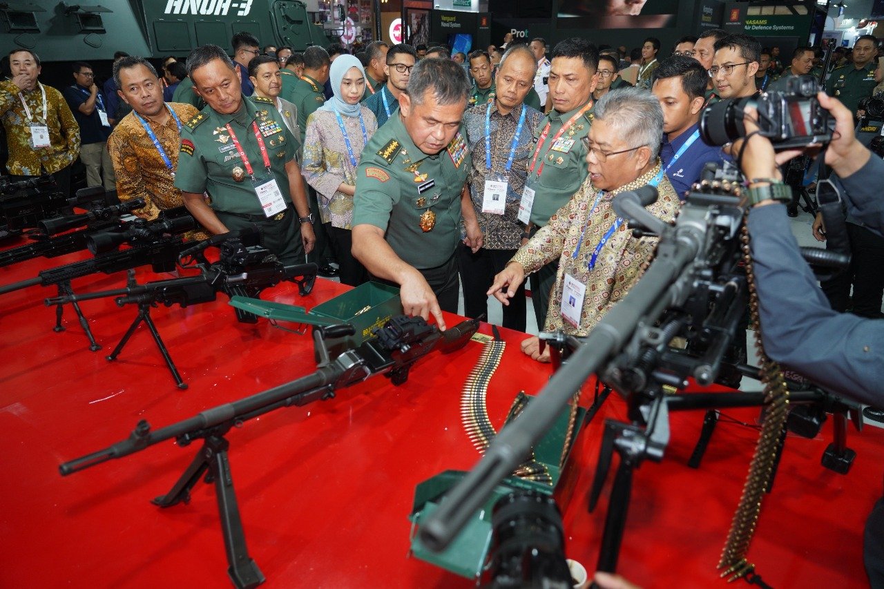 TNI AD Soroti Inovasi dan Kolaborasi di Hari Kedua Pameran Indo Defence 2025