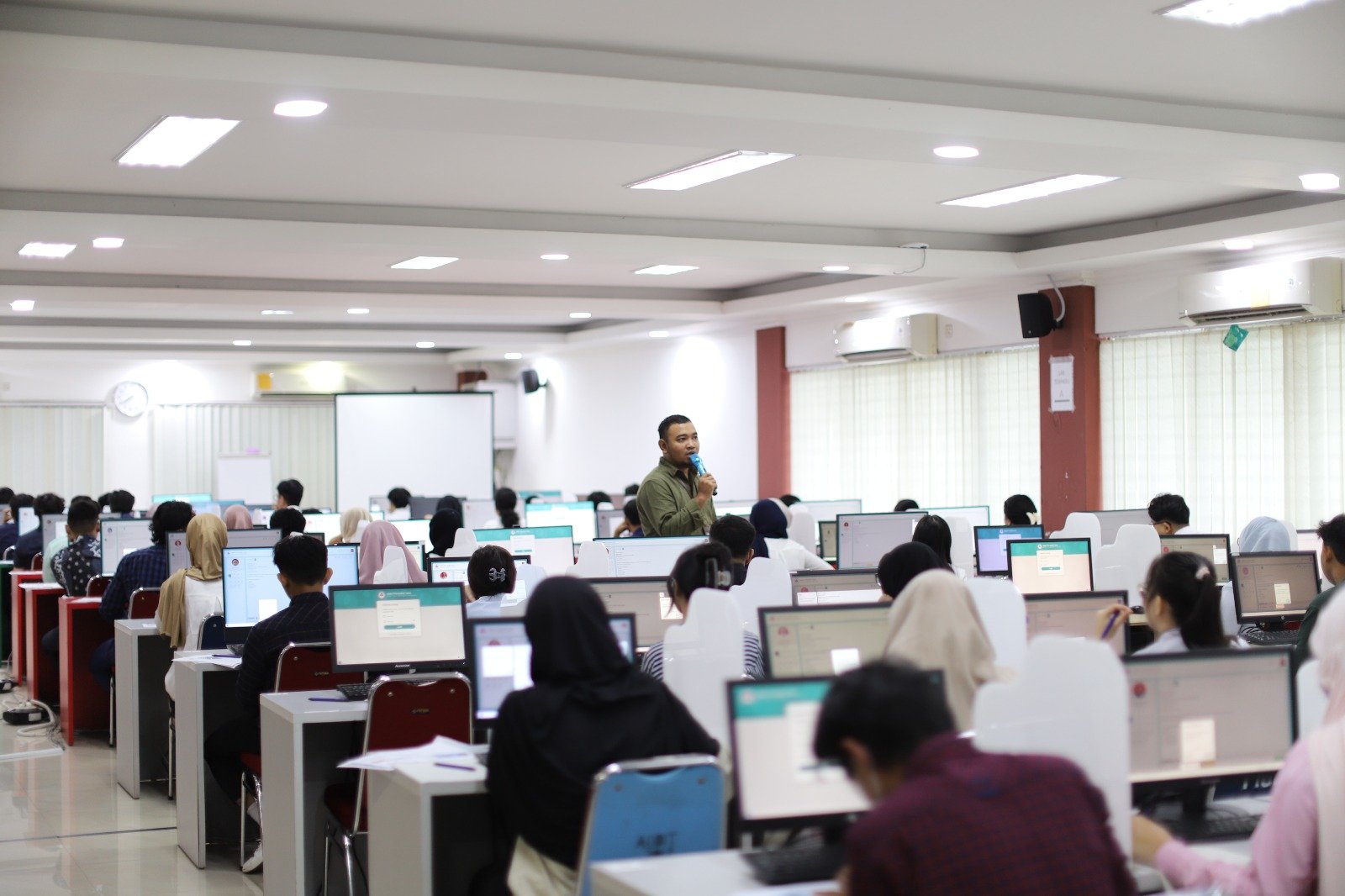 1.016 Peserta Ikuti Ujian SMMPTN Barat di UPNVJ