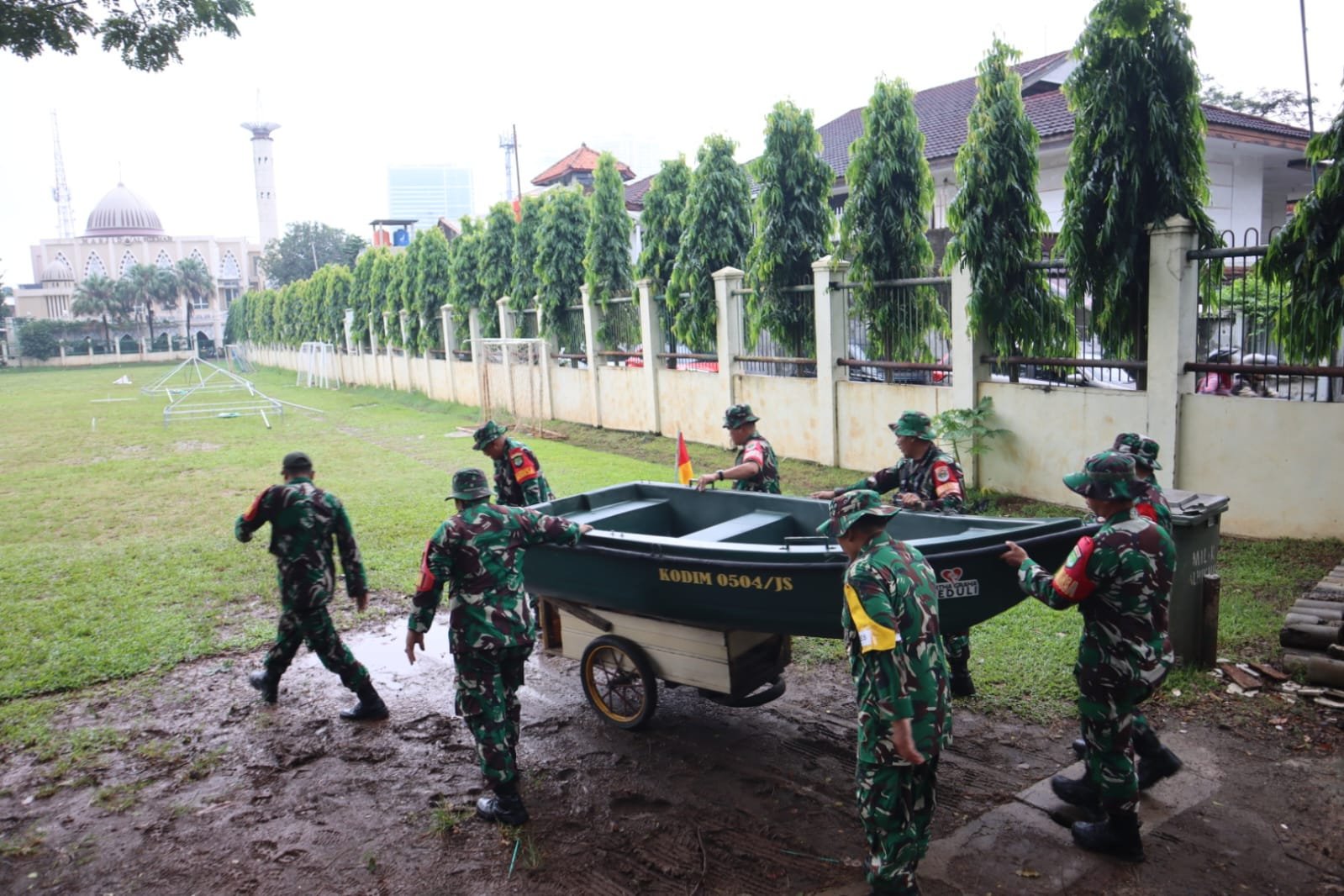 Kodim 0504/Jakarta Selatan Gelar Latihan Aplikasi Teritorial Sistem Penanggulangan Bencana Banjir