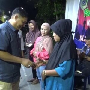 Bagi Dana Pembinaan UMKM Camat Maesan Di Penghujung Festival