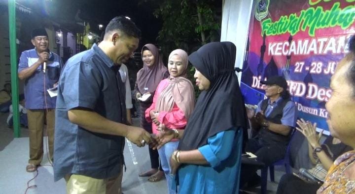 Bagi Dana Pembinaan UMKM Camat Maesan Di Penghujung Festival