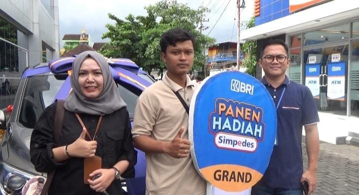 BRI BO Jember Serahkan Mobil Dan Enam Motor Untuk Nasabah Setianya