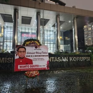 Sendirian, Karangan Bunga Ulang Tahun Wanto Sugito Terpasang di KPK