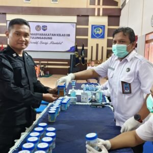 Tes Urine di Lapas Tulungagung: Komitmen Bersama BNNK Tulungagung Menuju Lapas Bersih dari Narkoba