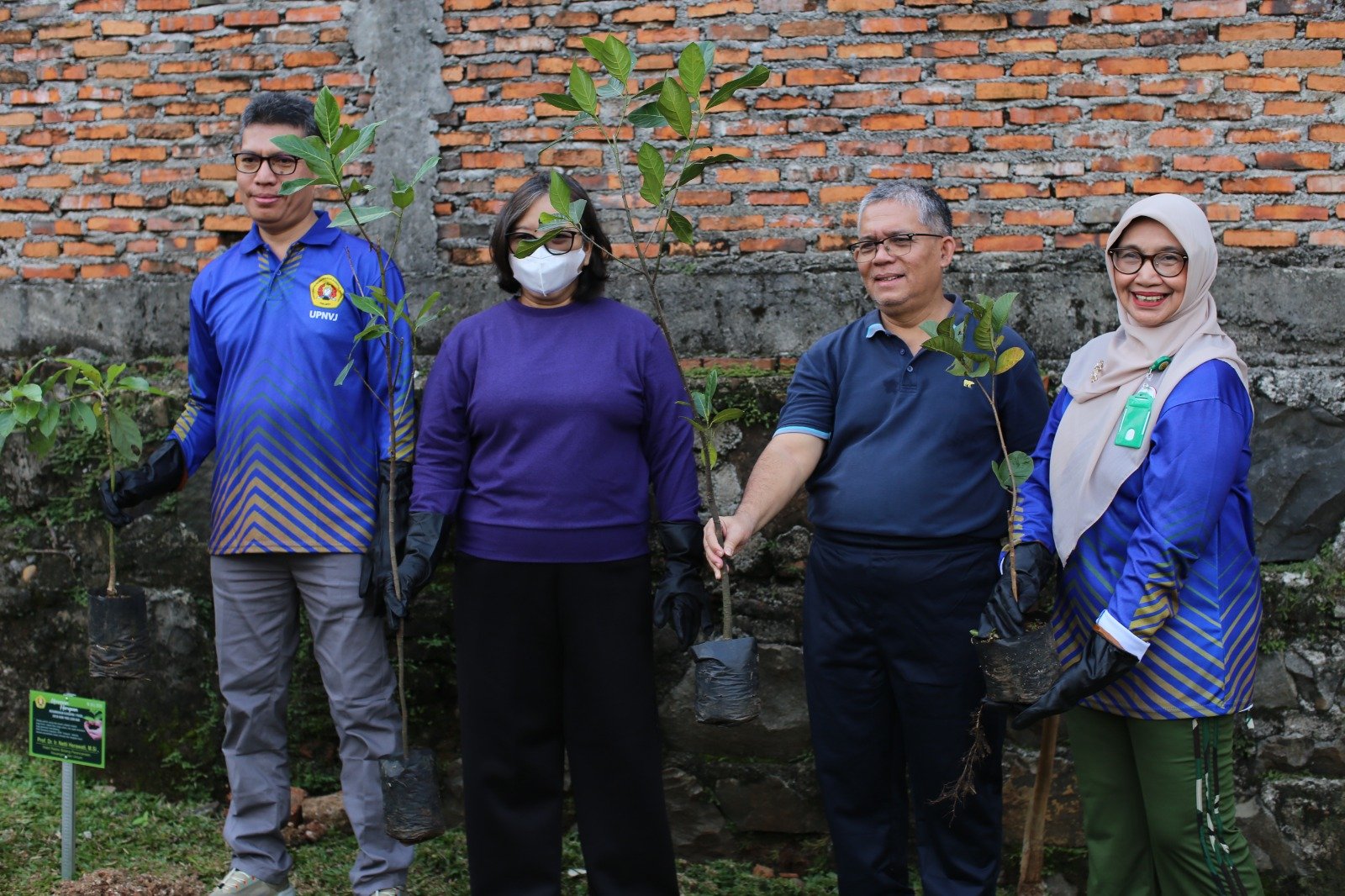 UPNVJ Tanam 1000 Pohon sebagai Wujud Komitmen Dukung Program Diktisaintek Berdampak