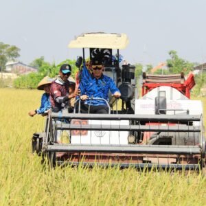 Dukung Ketahanan Pangan, Kakanwil Ditjenpas Jatim Panen Raya