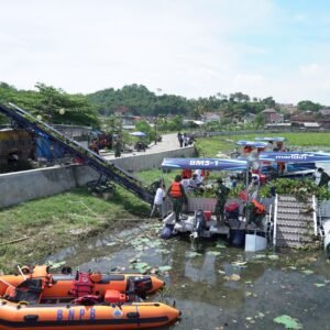 TNI AD Pimpin Gerakan Bersih Situ Bagendit, Libatkan Masyarakat dan Pemerintah