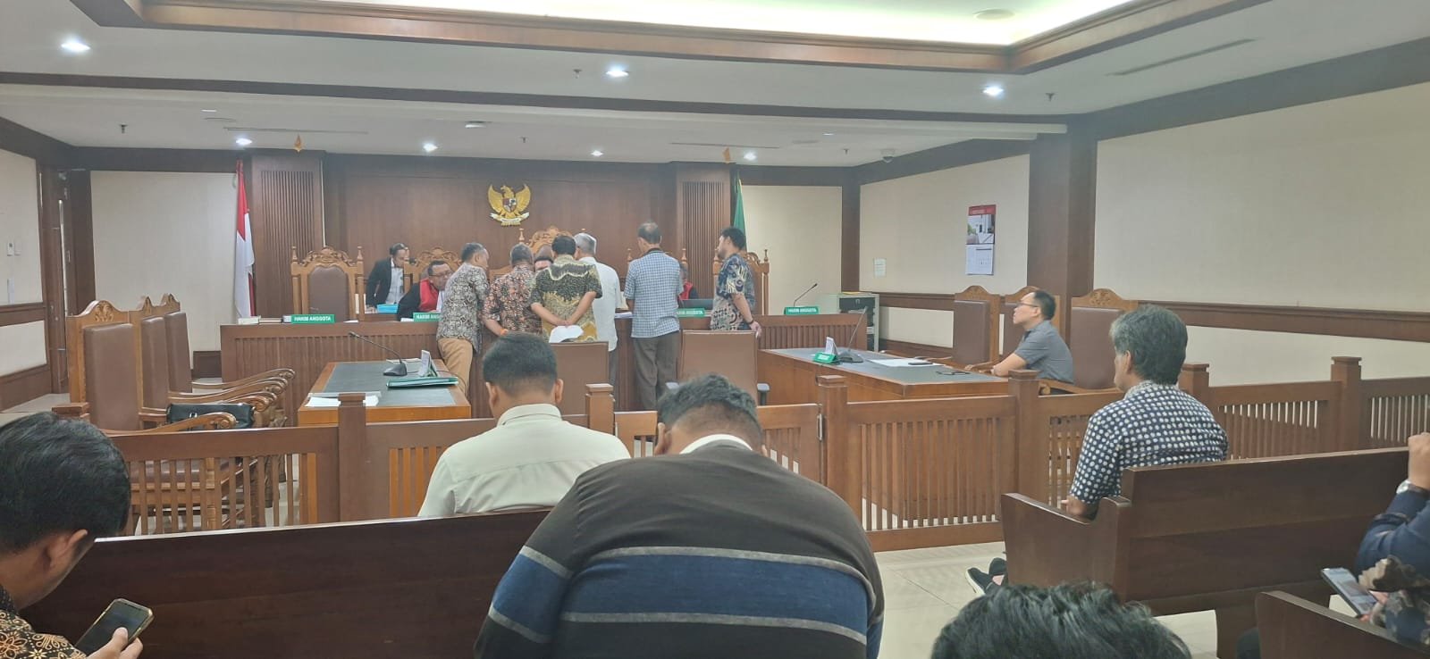 Tipu Ratusan Miliar, Direktur PT Tiphone Mobile Indonesia Hengky Setiawan dan Welly Setiawan Digugat di PN Jakarta Pusat